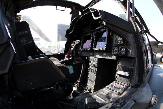 Cockpit eines Apache Helikopters - Foto: Thomas Ranner