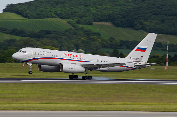 Aus Russland kam diese TU-204-300 - Foto: Matthias Laposa