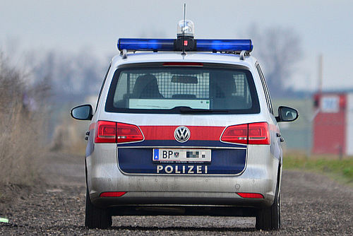 Drogenfund Polizei nimmt Mann am Flughafen Wien Schwechat