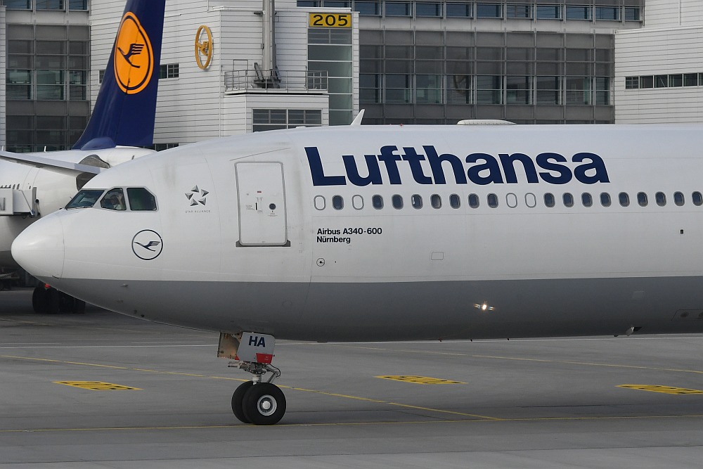 Lufthansa Mit A340 600 Zwischen Munchen Und Berlin Tegel Austrian Wings